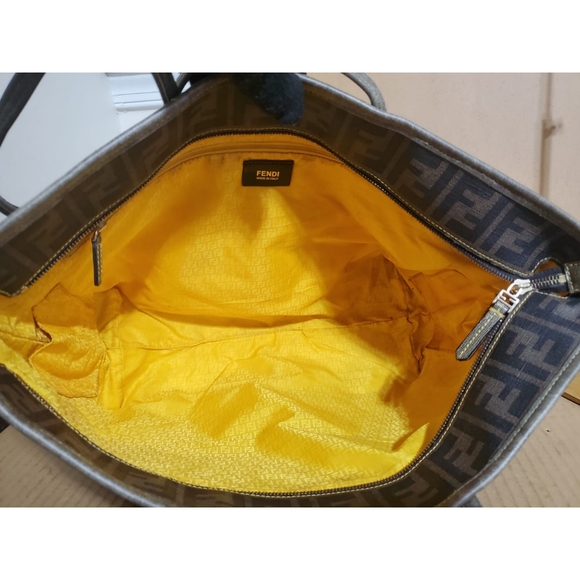 FendiRoll Tote Zucca Coated Canvas Medium - Picture 13 of 13